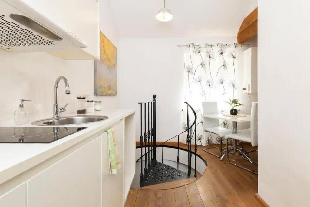 Cozy 3 Story House In Old Town Apartment Tallinn Exterior photo